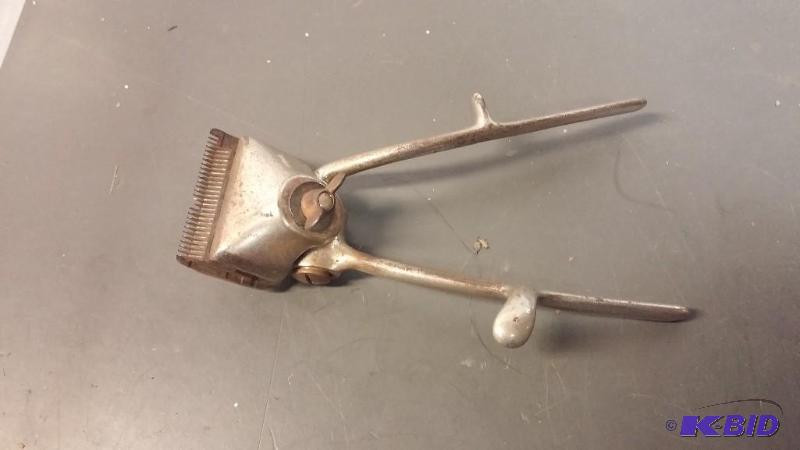 lot 31 image: Vintage Hair Trimmer...