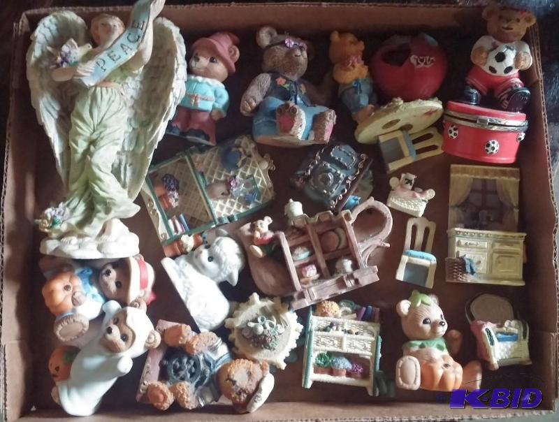 lot 49 image: Large Lot of small Knick Knacks...