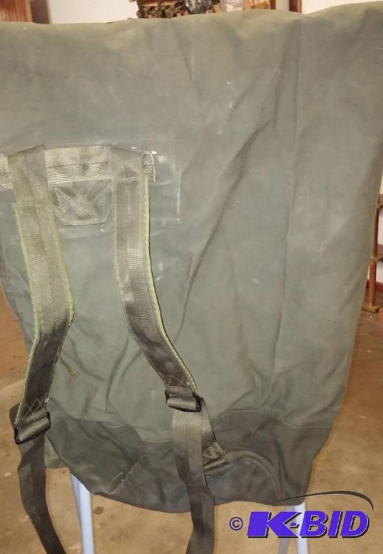 US ARMY DUFFLE BAG...
