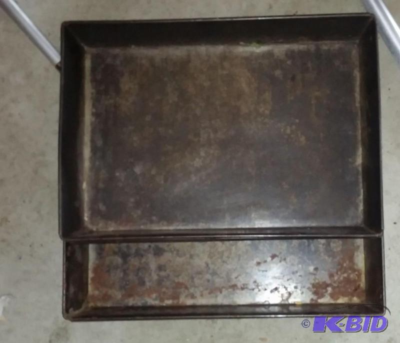 Vintage Cake Pans, 2 are regular sized and 2 ...