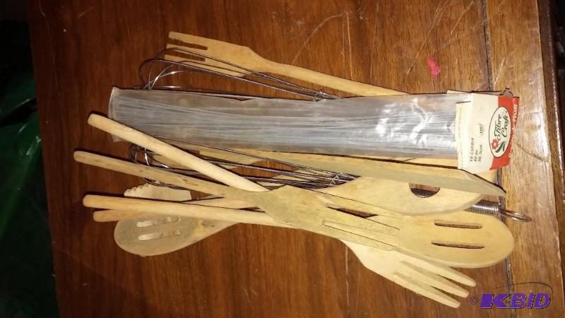 Large Lot of kitchen Utensils...