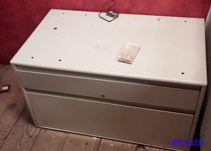 Large Legal Sized File Cabinet, Works great...