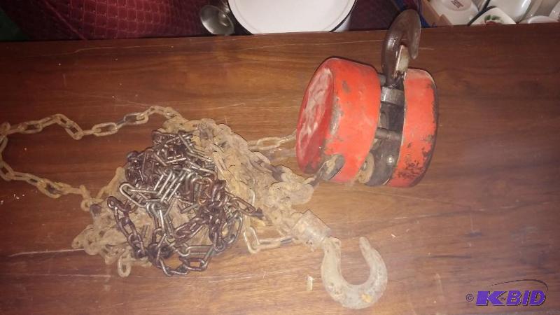 Heavy Pulley with Chains and hooks...