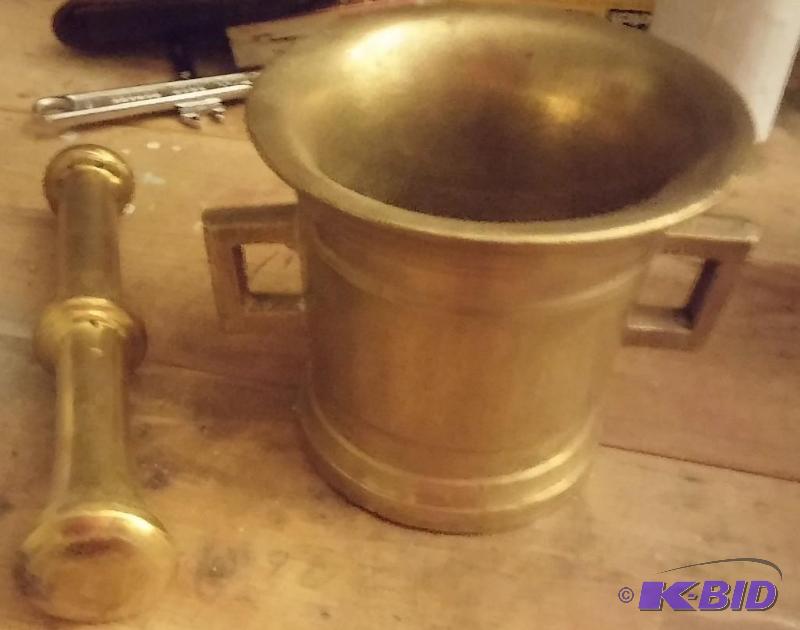 HEAVY HEAVY Brass Mortar and Pedestal...