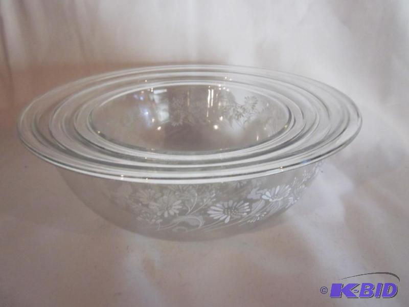 Lot of (3) vintage Pyrex glass with rolled ed...