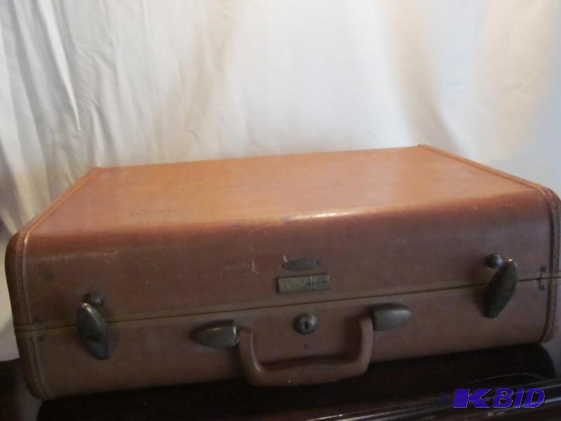 Vintage Samsonite suitcase, in good condition...