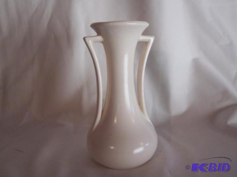 9 inch Art Deco McCoy doubled handled vase, m...