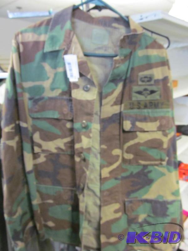 lot 23 image: US Army shirt med long pants size 30
