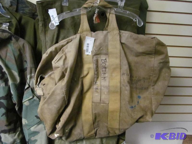 lot 30 image: US military duffle bag