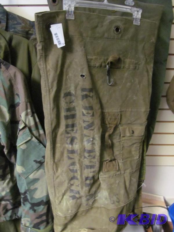 lot 31 image: US military duffle bag