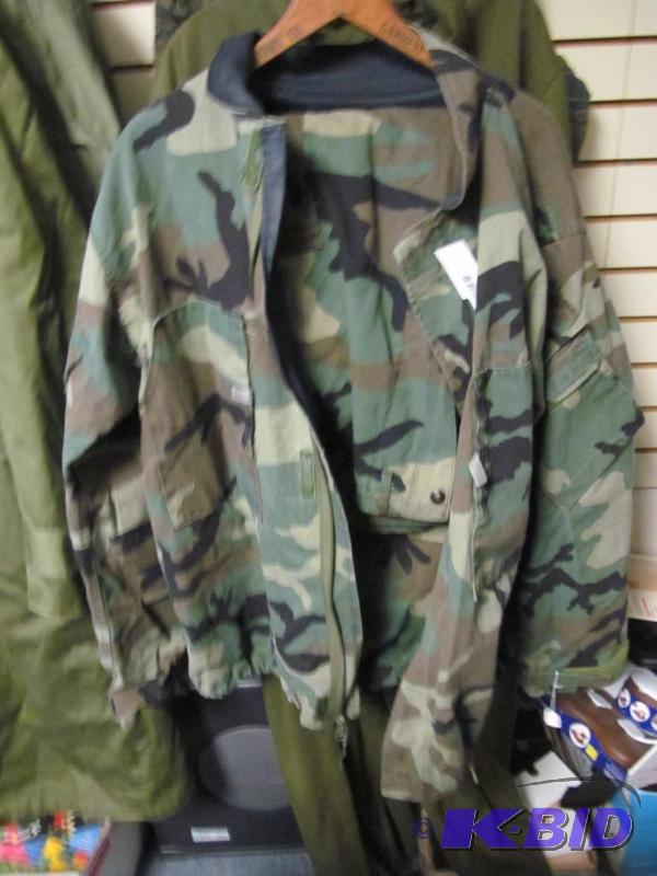 lot 34 image: US  Army shirt and pants size med