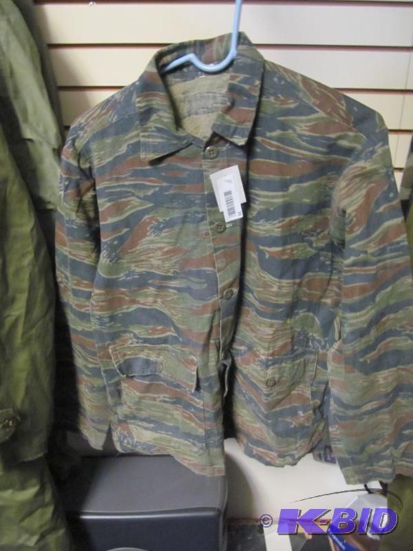 lot 36 image: Vietnam camo shirt med