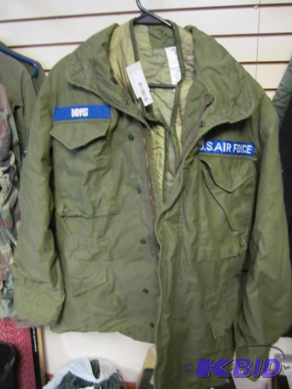 lot 43 image: US Air force cold weather jacket and liner med reg
