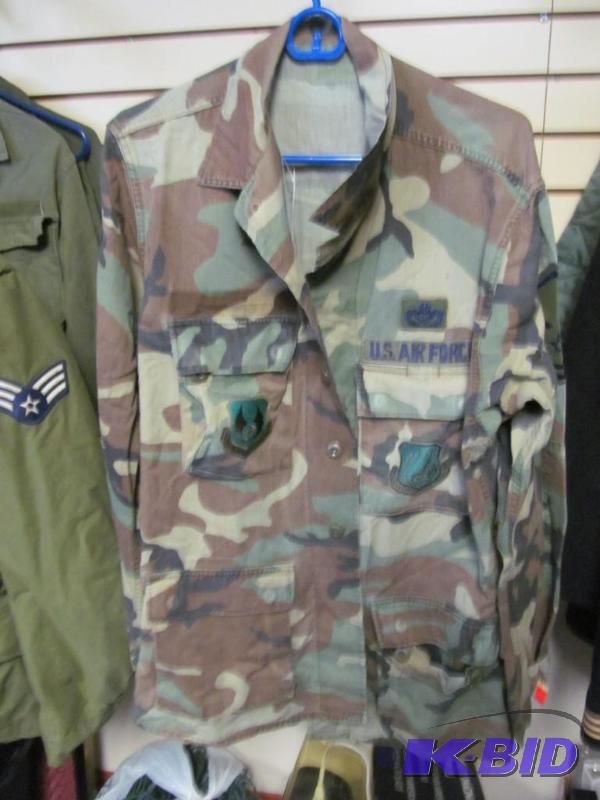 lot 44 image: US Air force camo shirt med long