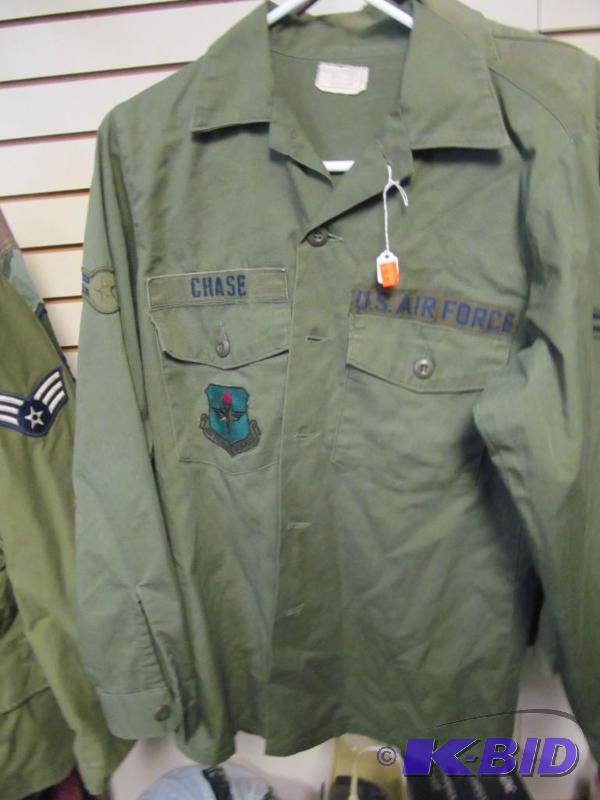 lot 45 image: US Air force 2-shirts and pants size small