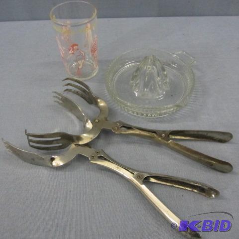 lot 100 image: Kitchen Collectibles