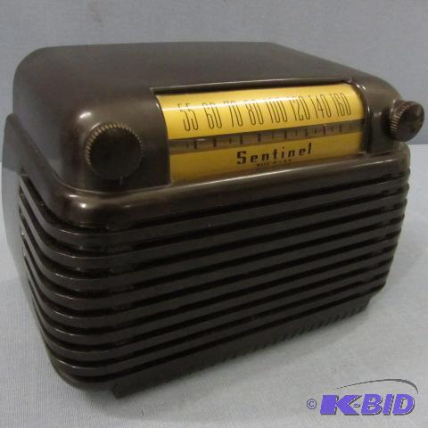lot 104 image: Sentinel Table Radio