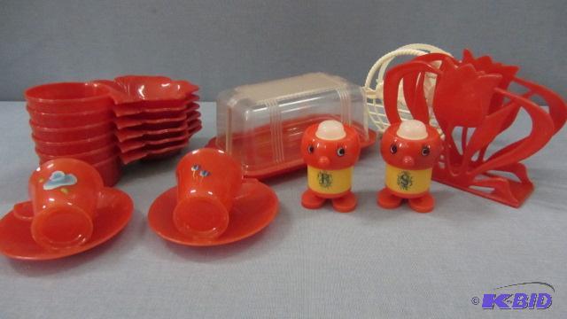 lot 29 image: Vintage Red Kitchen Plastic