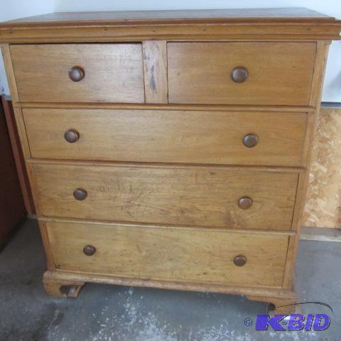 lot 3 image: Antique Butternut Dresser
