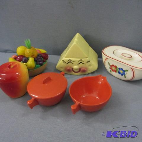 lot 30 image: Vintage Kitchen Cuties