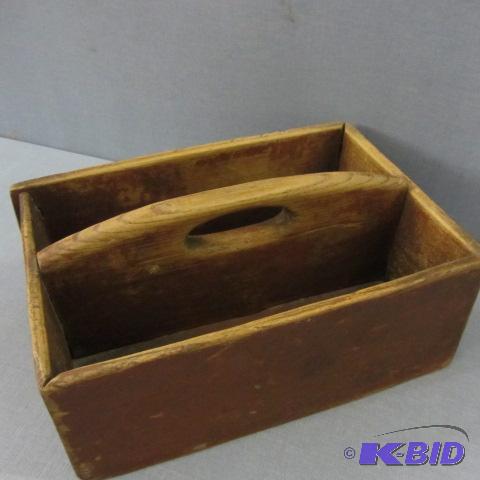 lot 53 image: Vintage Wood Tote