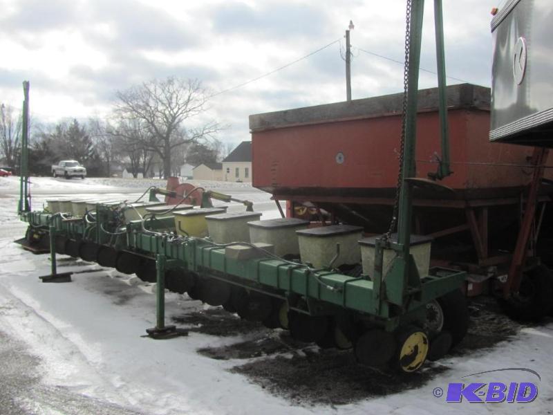 7100 John Deere planter
