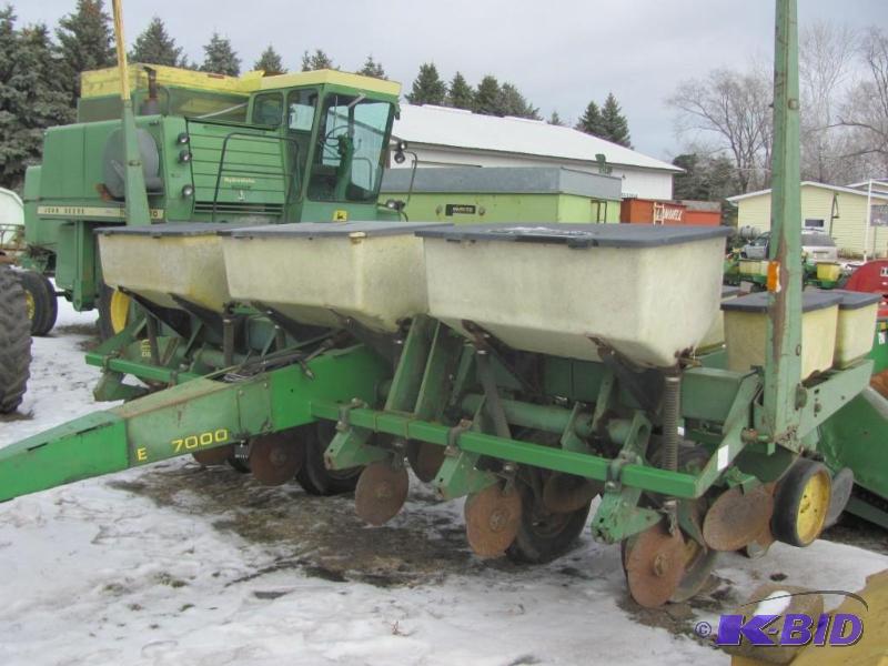 7000 John Deere planter