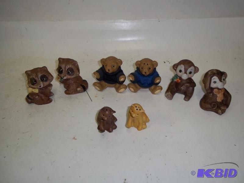 4 PAIR OF PORCELAIN SALT AND PEPPER SHAKER SE...