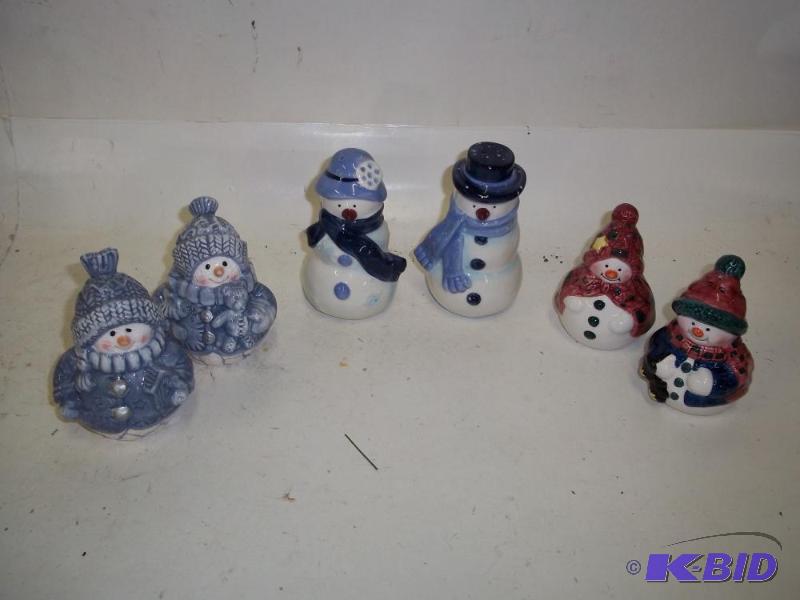 LOT OF 3 PORCELAIN CHRISTMAS SALT AND PEPPER ...