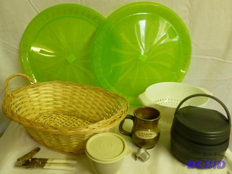 Large Lot of Kitchen Items