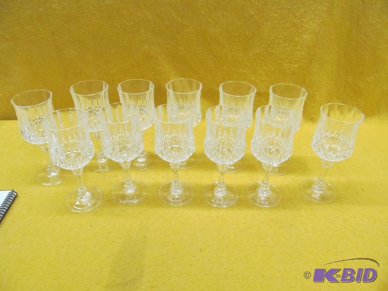 lot 126 image: Glasses