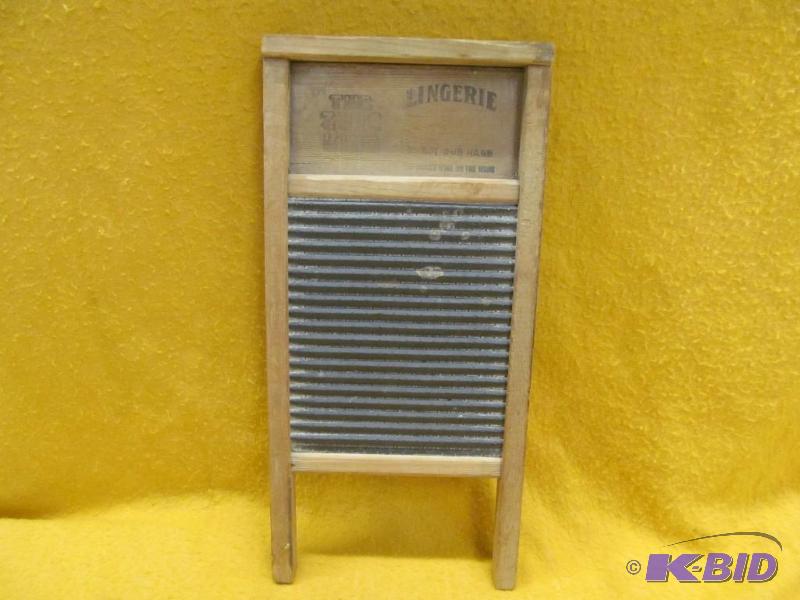lot 130 image: Vintage
