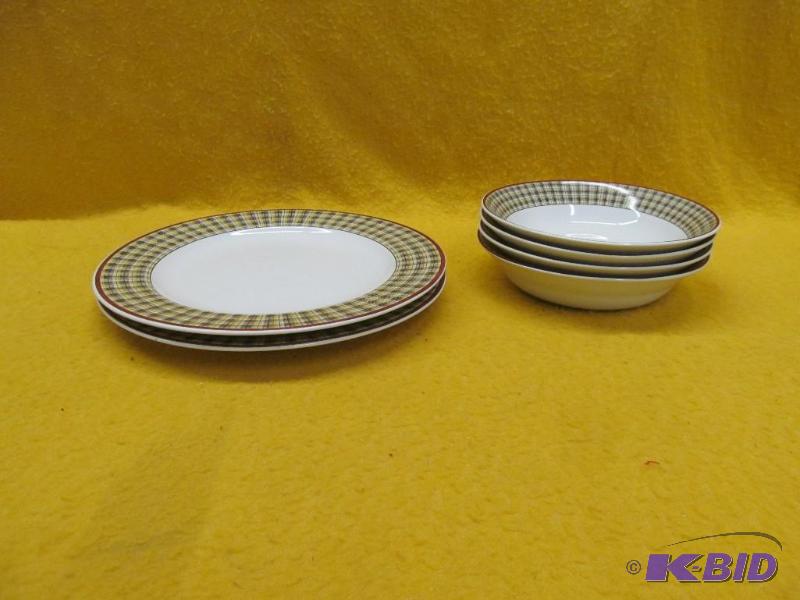 lot 135 image: Dinnerware