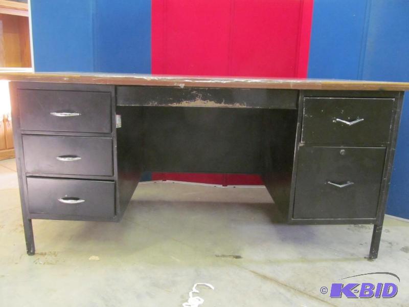 lot 180 image: Desk
