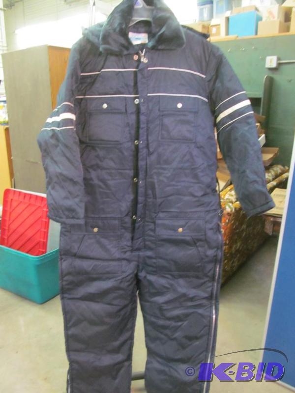 lot 21 image: Snow Suit