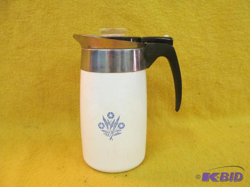lot 22 image: Corning Ware