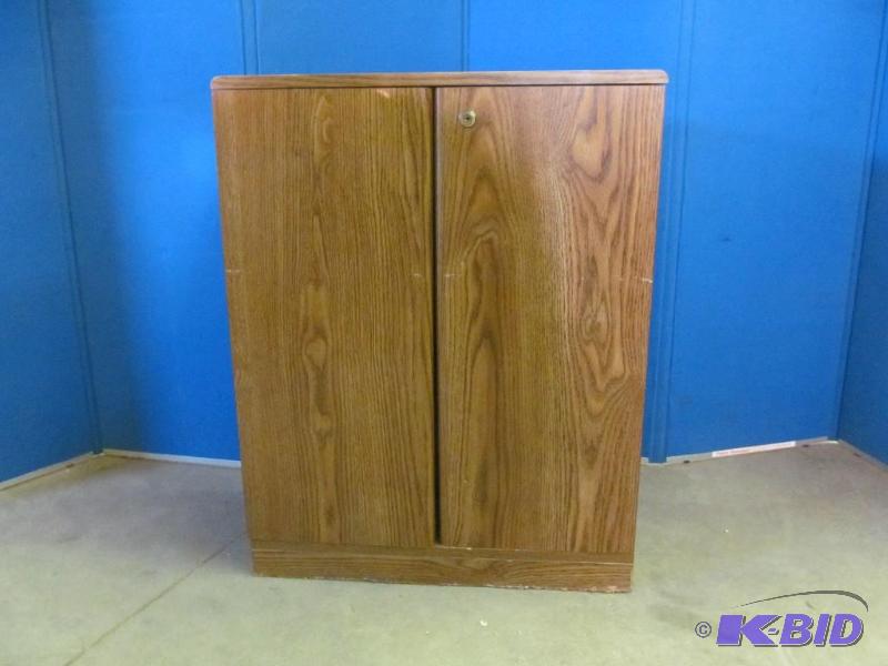 lot 48 image: Cabinet