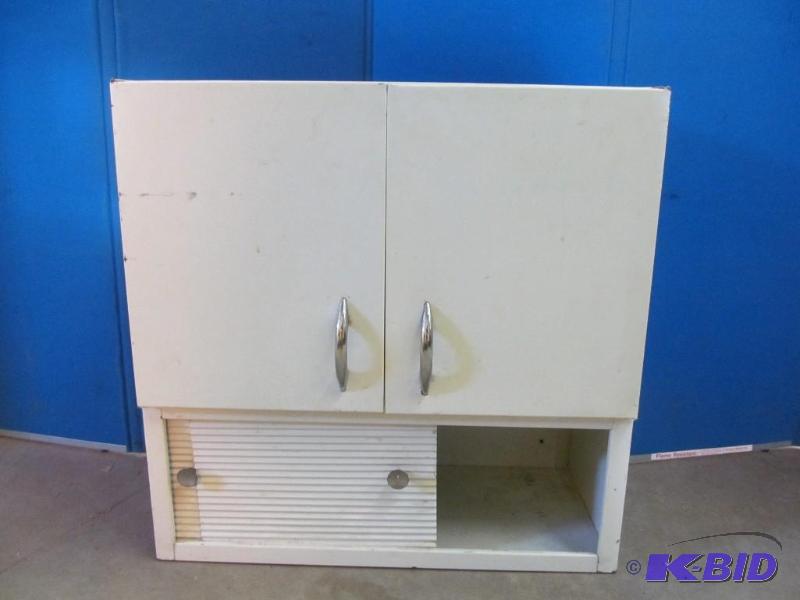lot 51 image: Cabinet