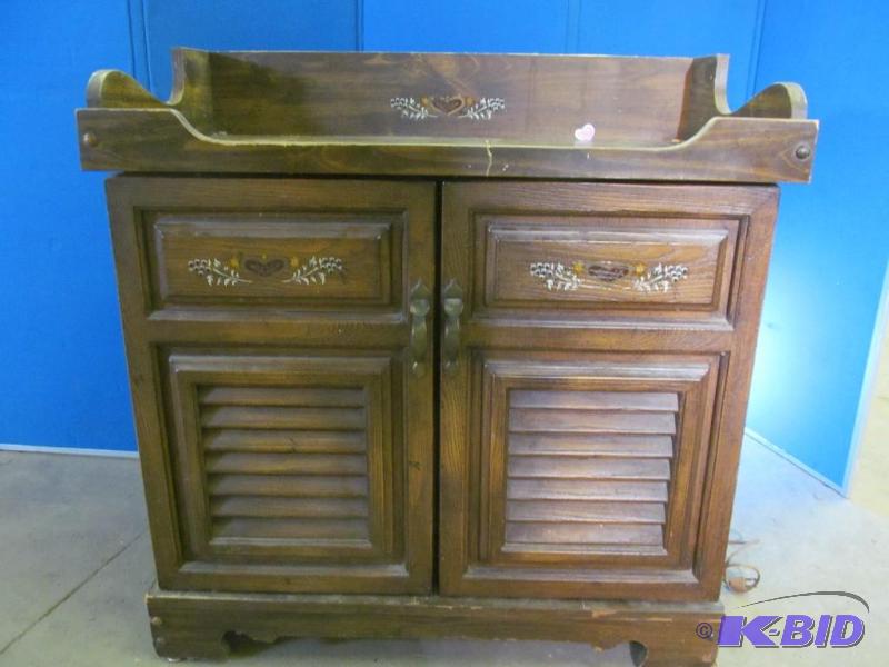 lot 85 image: Stereo Cabinet