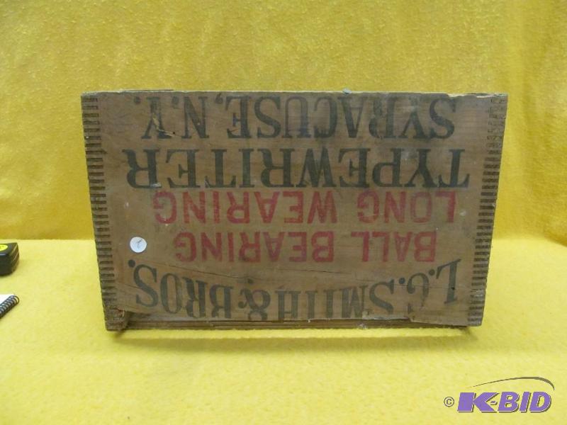 lot 96 image: Box