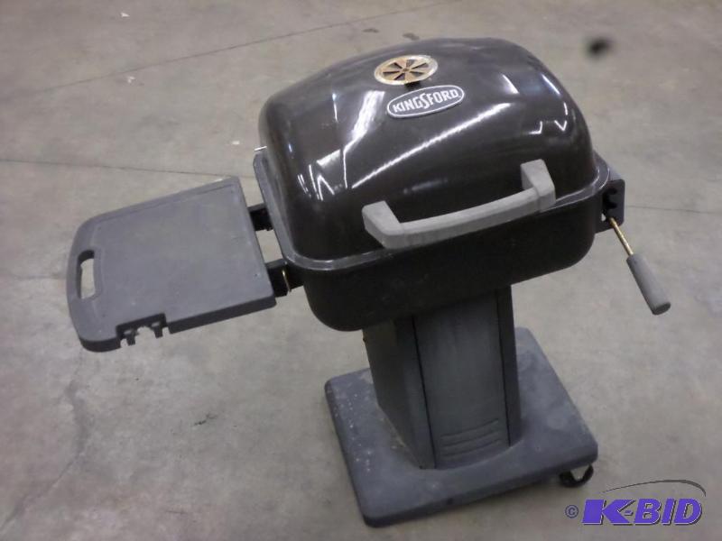 Kingsford LP-Gas Grill, Missing Two Wheels...