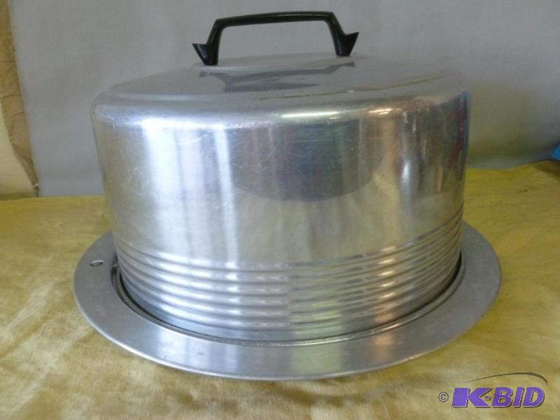 lot 101 image: Vintage Regal aluminum cake saver....