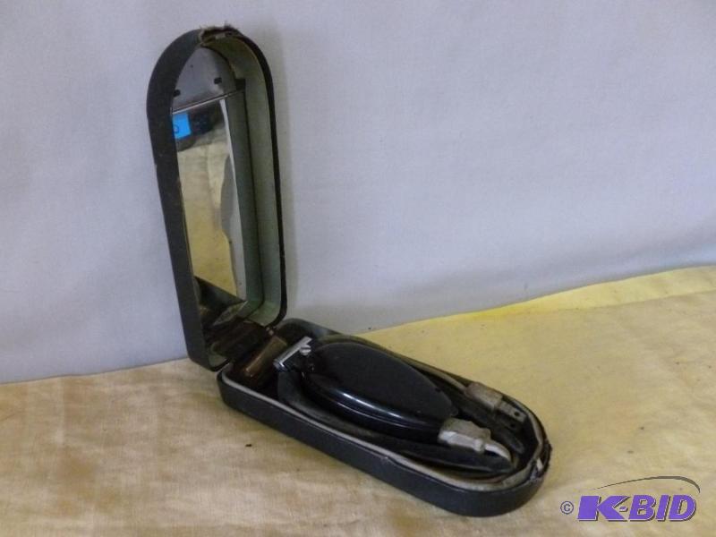 lot 104 image: Vintage Gillette trimmer model G, comes in a ...