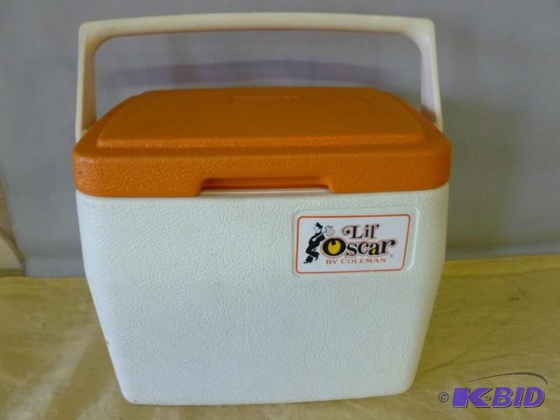 lot 113 image: Coleman Lil Oscar lunch cooler, good usable ...