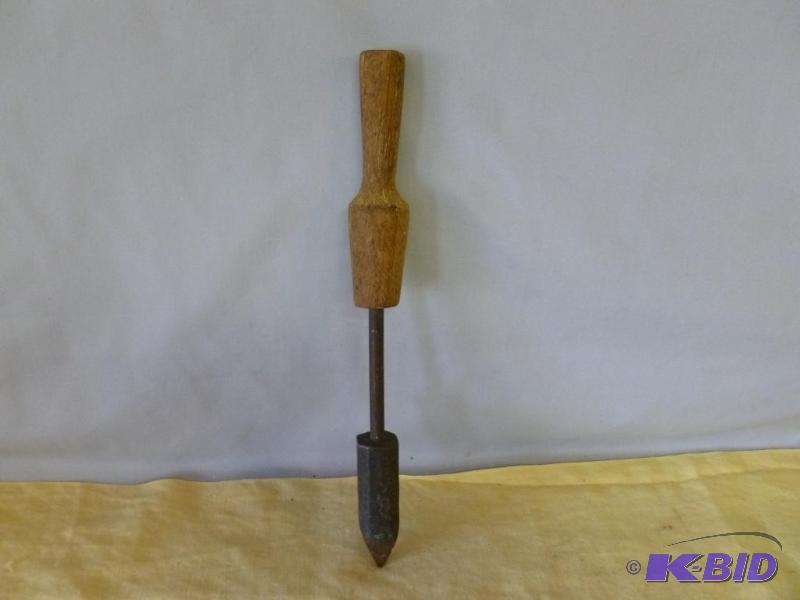 lot 117 image: Large antique wood handled and solid copper s...