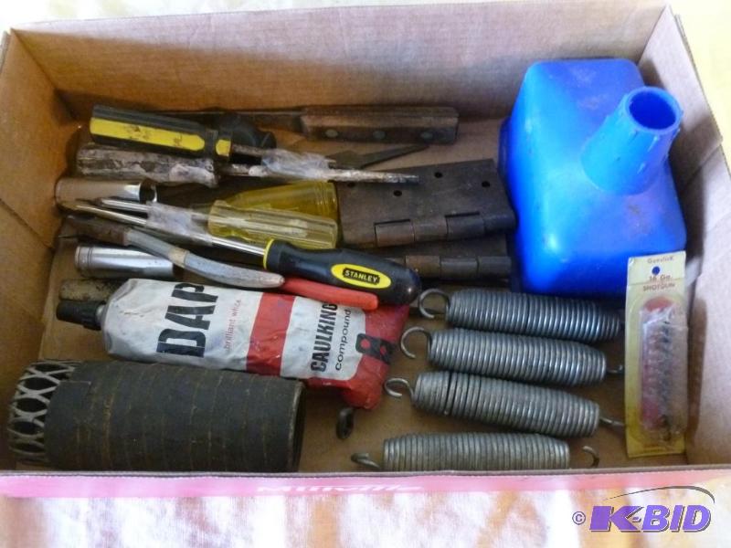 lot 149 image: Large lot of tools and handyman items that in...