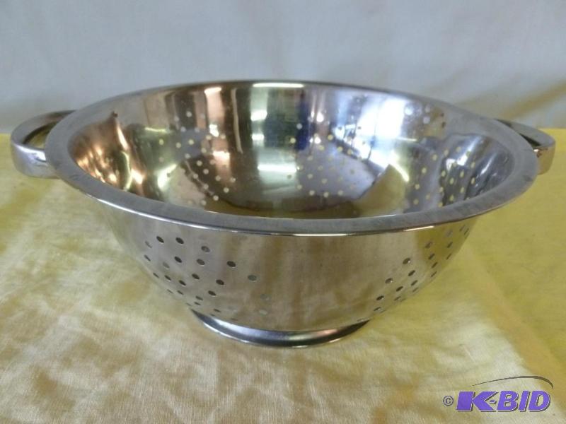 lot 19 image: Large double handled stainless steel strainer...
