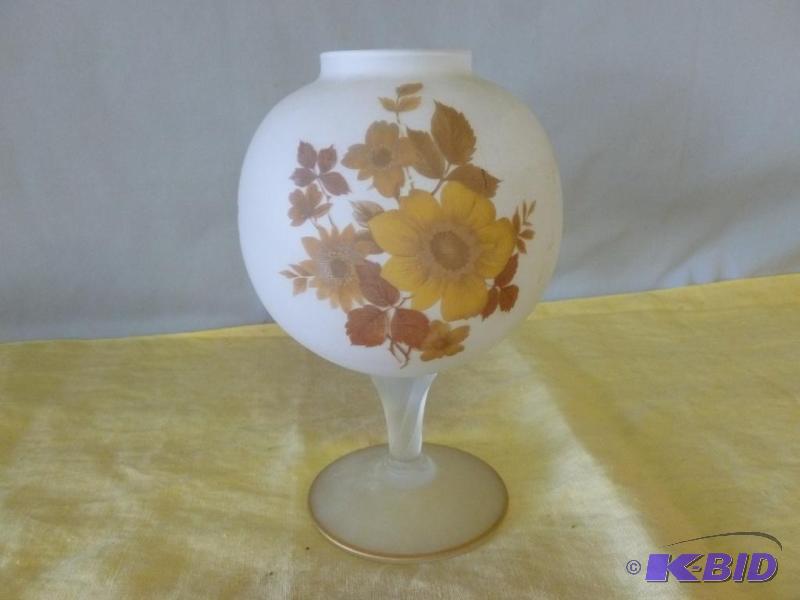 lot 29 image: Beautiful frosted glass stem vase that measur...