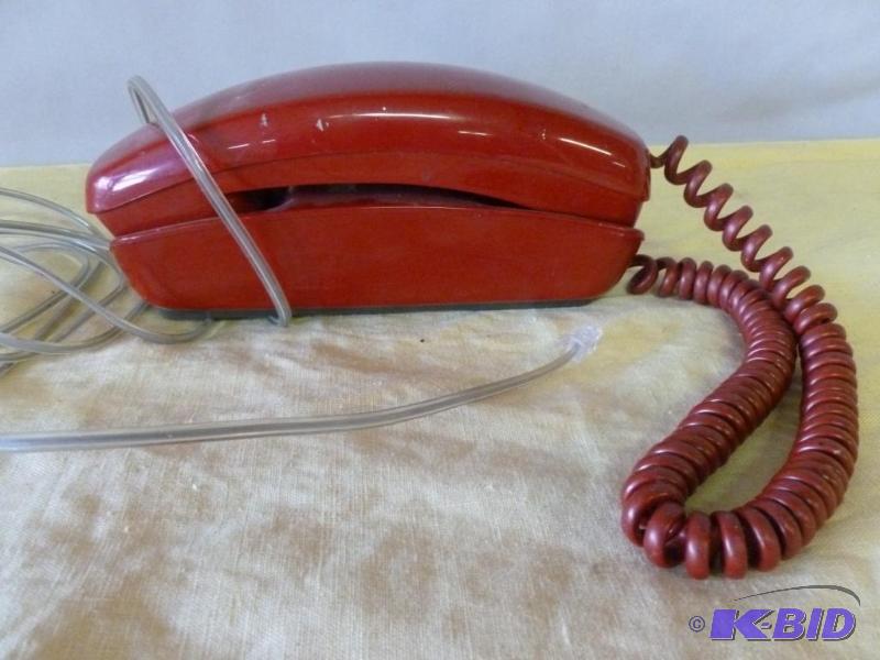 lot 57 image: Vintage Western Electric Trimline&nbspRed Ro...
