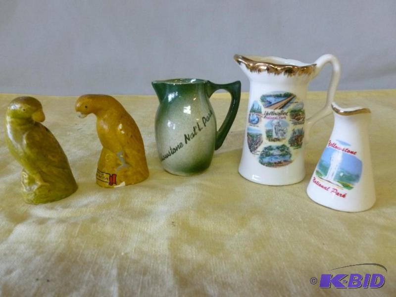 lot 58 image: Vintage Yellowstone National Park souvenir pi...